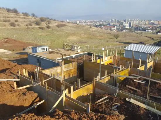 subsol cofrat pregatit pentru turnare beton